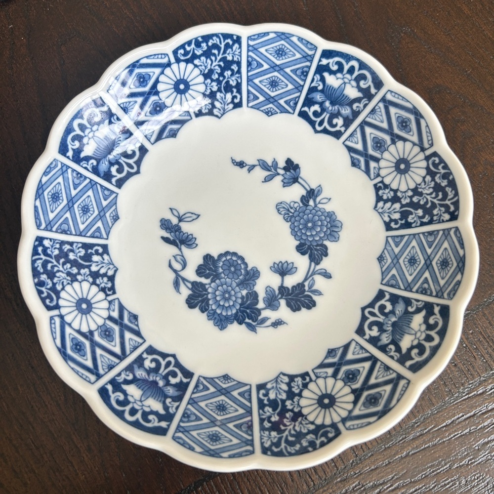 Vintage Lipper and Mann Blue Imari Blue and White Floral Scalloped Bowl Japan
